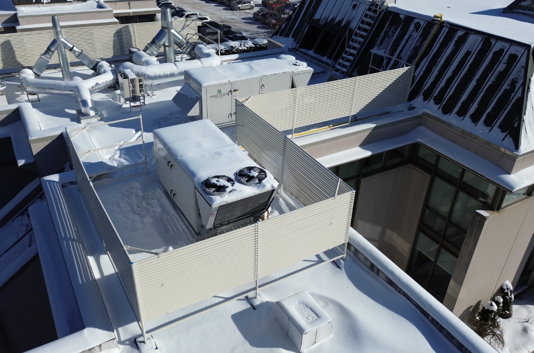 Photo d'installation sur le toit d'un immeuble
